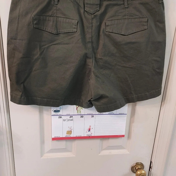 Lee Just Below the Waist Army/Olive Green Shorts in Size 16M - Picture 5 of 8